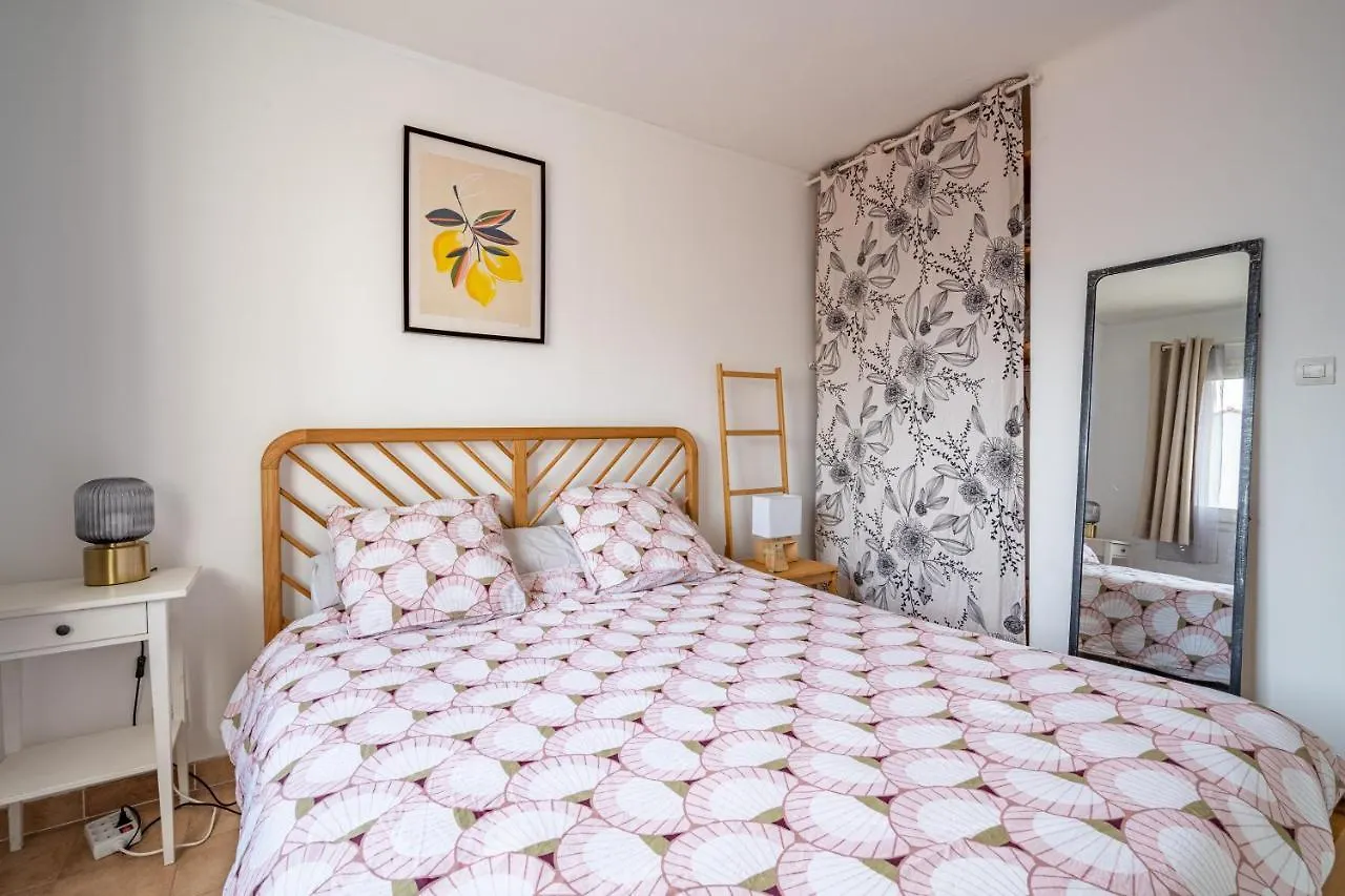 Apt Lumineux Et Tres Cosy Avec Balcon By Weekome Marseille