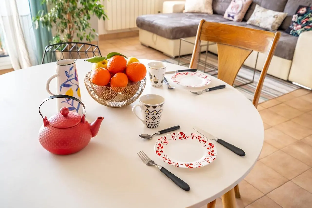 Apt Lumineux Et Tres Cosy Avec Balcon By Weekome Marseille